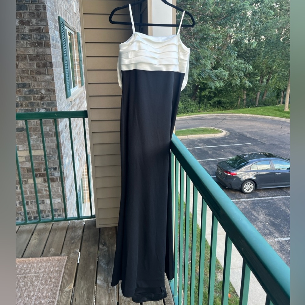 🆕🖤🤍City Studio Black & White Mermaid Gown Formal Evening Dress Size 11/12 - Picture 5 of 15